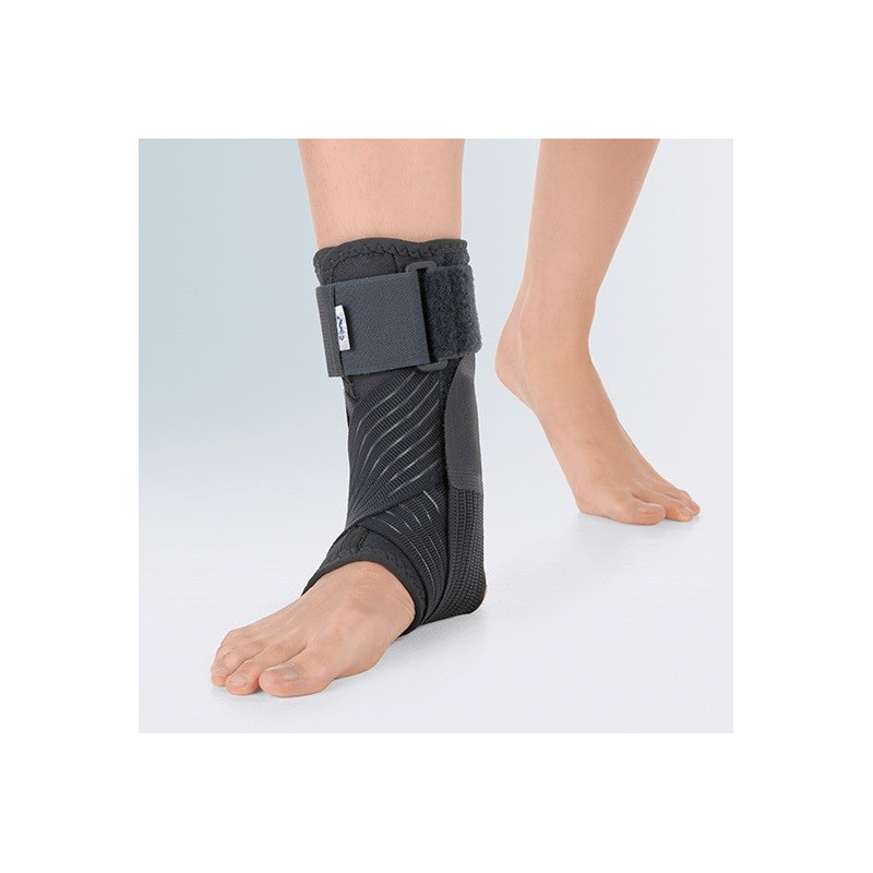 Cavigliera stabilizzante con bendaggio a 8